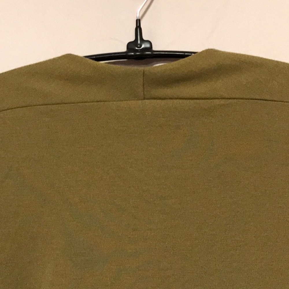 Hillard and Hanson Olive V-neck Top Size M - Picture 5 of 6